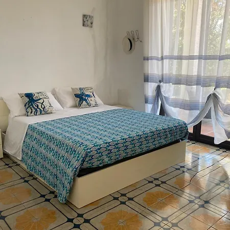 Apartment White Animals House Agnone Bagni
