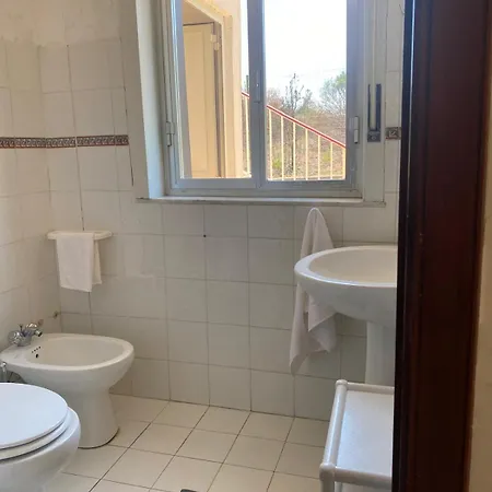 White Animals House Apartment Agnone Bagni