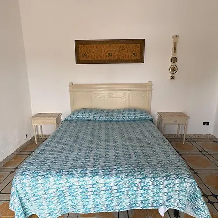 White Animals House Agnone Bagni